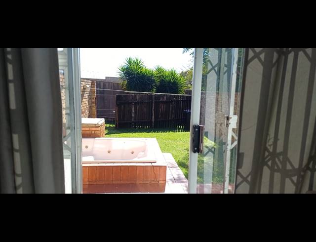 2 BEDROOM TOWNHOUSE FOR SALE IN BLACKHEATH